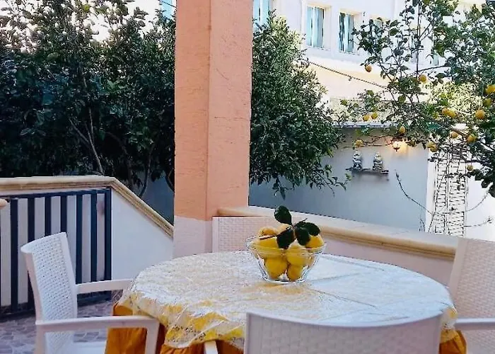 Casa Maria E Giardino Di Limoni Castro (Lecce)